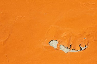 Duvardaki arkaplan dokusunun soyulmasını boya