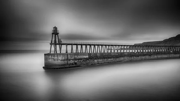 Długa Ekspozycja Whitby Pier Whitby North Yorkshire — Zdjęcie stockowe