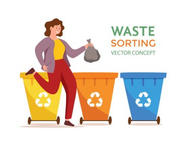 Genç bir kadın konteynırlara plastik çöp atıyor.