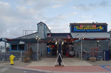 San Pedro Los Angeles Harbor popüler bir balık restoran ve pazar Görüntüsü.