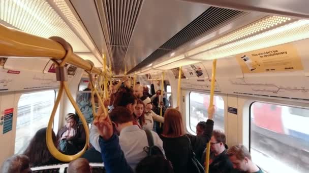 Hora Punta Línea Metropolitana Área Viajeros Londres Cámara Lenta — Vídeo de stock