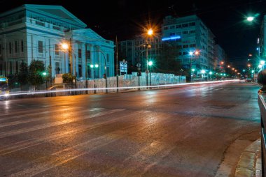 Peraeus tiyatrosunun uzun metrajlı gece çekimleri.