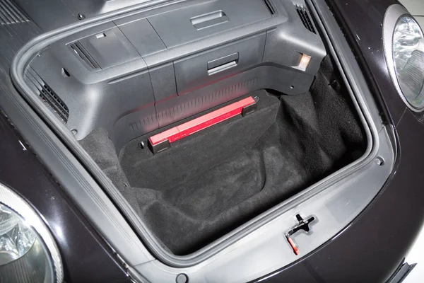 Vazio Espaço Aberto Tronco Bota Carro Curso Luxo Transporte Hatchback — Fotografia de Stock