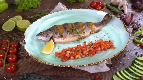 Poisson Fraîchement Cuit Avec Garniture Légumes Cuits Four Plat Dans — Video