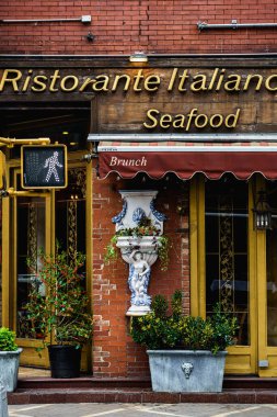 New York sokakları. Manhattan sokak manzarasının ayrıntıları. New York 'un yüksek binaları ve gökdelenleri. Manhattan sokakları. Endüstriyel şehir detayları. New York 'un boş sokakları. New York 'un eski kahverengi binaları. 