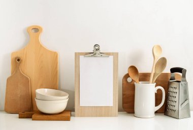 Metin için boş alanı olan mutfak gereçleri, ev mutfak dekoru konsepti, ön görünüm