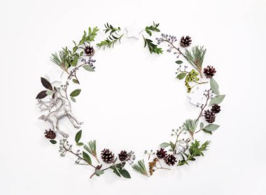 Noel tatil çelenk kompozisyon bir tebrik metin, düz bir alan ile yatıyordu, yukarıdan görüntüleme