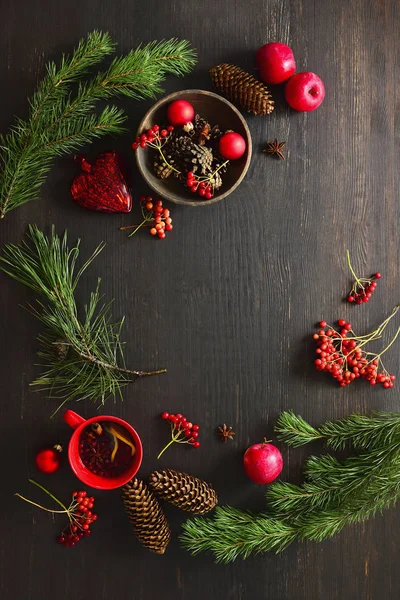 Karácsonyi Természetes Dekor Cuccot Hangulatos Rusztikus Asztal Tetején Egy Asztalnál — Stock Fotó
