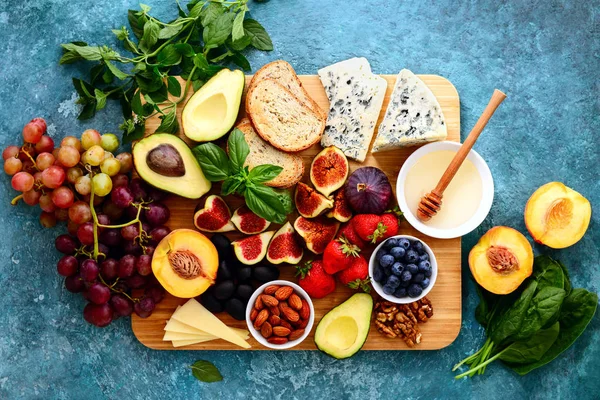 Könnyű Finom Gyümölcs Sajt Dió Pusztája Fél Könnyű Snack Vagy — Stock Fotó