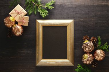 Bir çerçevedeki metin bir altın vintage, düz yatıyordu kompozisyon için boş alan ile Noel ve yeni yıl arka plan