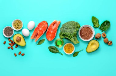 Omega3 yağ, sağlıklı beslenme kavramı, bir metin için boş alan zengin bir kaynak olan sağlıklı gıda ürünleri görüntülemek yukarıdan