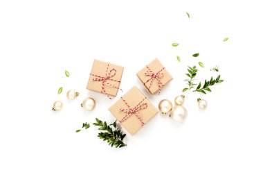 Hediye kutularıyla Noel veya Yeni Yıl aranjmanı  