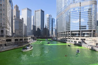 Chicago Nehri yeşil boya