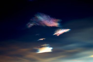 İsveç, Kiruna 'da yakalanan nadir ve renkli Kutup Stratosferik Bulutları