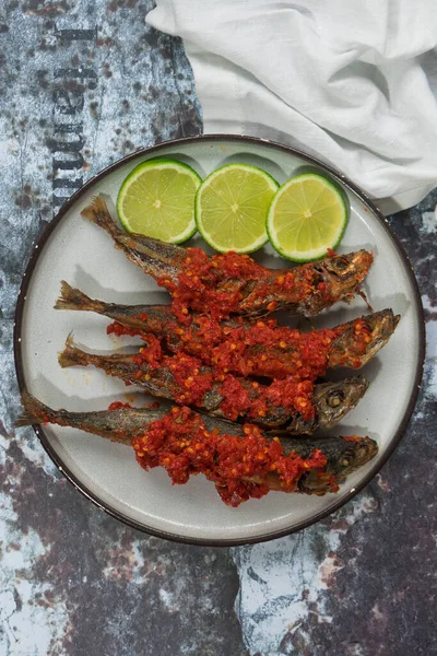 Indonesisches Essen Frittierter Makrelenfisch Mit Padang Chili Sauce Balado Ikan — Stockfoto