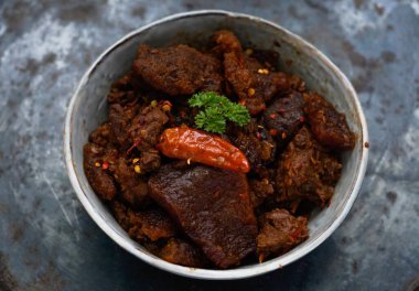 Sambal Goreng Krecek. Fırtınalı sığır derisi kraker dolu Java baharatlı güveç.