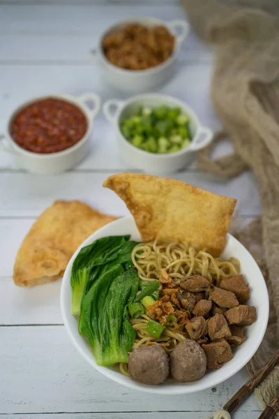 Mie Ayam Pangsit Eller Kycklingnudel Indonesiskt Kök — Stockfoto