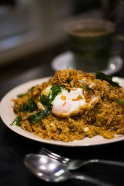 Endonezya usulü kızarmış pirinç Nasi goreng