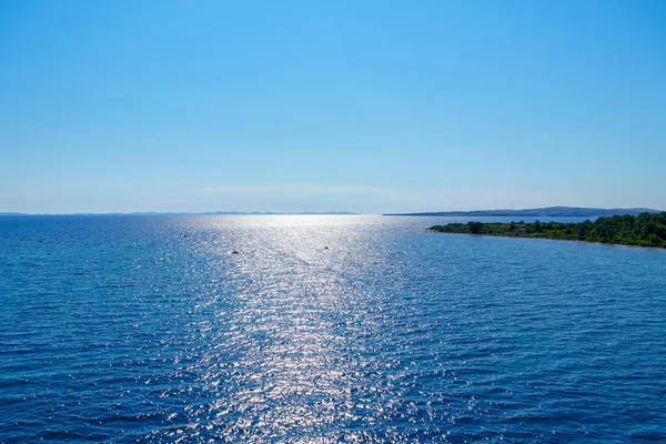 Güneşli Yaz Gününde Okyanus Manzarası — Stok fotoğraf