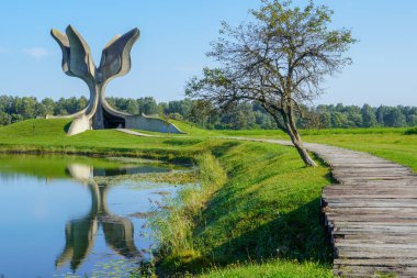 Jasenovac, Hırvatistan - 5 Eylül 2020. Müze alanı ve soykırım anıtı.