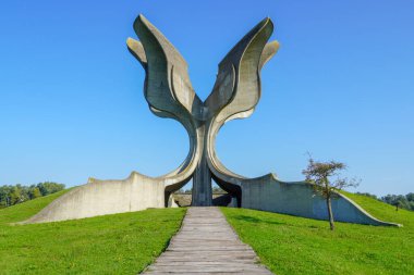 Jasenovac, Hırvatistan - 5 Eylül 2020. Müze alanı ve soykırım anıtı.