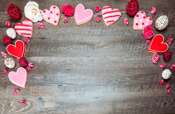 Hartvormige Koekjes Een Rustieke Houten Achtergrond Voor Saint Valentine Day — Stockfoto