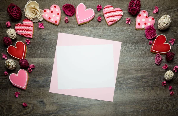 Hartvormige Koekjes Een Rustieke Houten Achtergrond Voor Saint Valentine Day — Stockfoto
