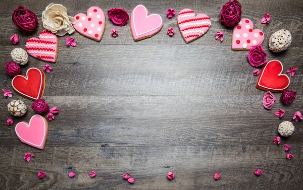 Hartvormige Koekjes Een Rustieke Houten Achtergrond Voor Saint Valentine Day — Stockfoto