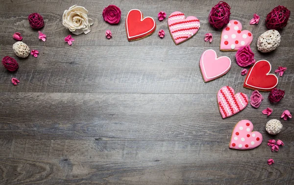 Hartvormige Koekjes Een Rustieke Houten Achtergrond Voor Saint Valentine Day — Stockfoto