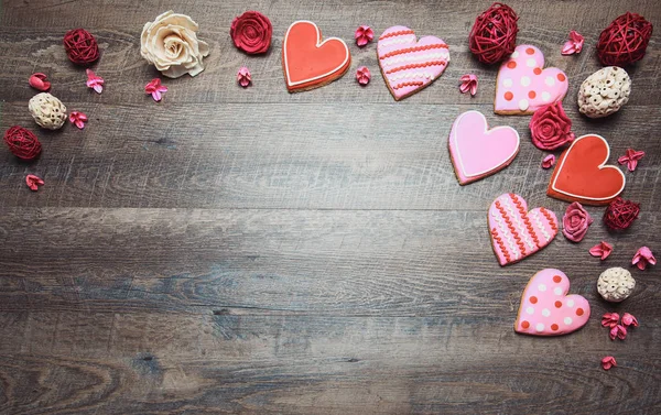 Hartvormige Koekjes Een Rustieke Houten Achtergrond Voor Saint Valentine Day — Stockfoto