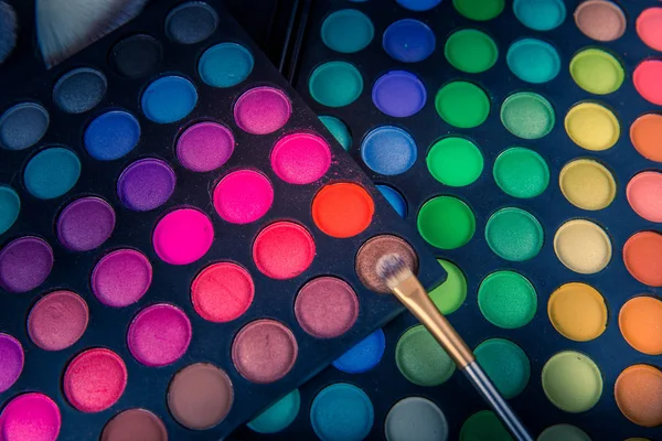 Bunte Palette Von Kosmetischen Make Augenschatten Mit Busch — Stockfoto