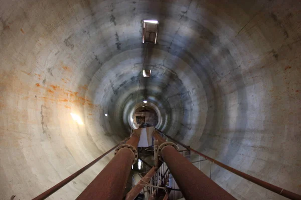 Dentro Las Tuberías Alcantarillado Ciudad — Foto de Stock