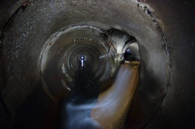 Lağım sistemi renkli ışıklarla aydınlatılıyor