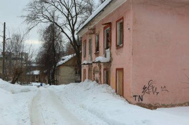 Terk edilmiş eski acil servislerin olduğu bölge.
