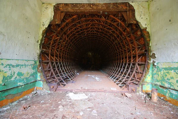 Hangar Prova Ferro Circolare Abbandonato — Foto Stock