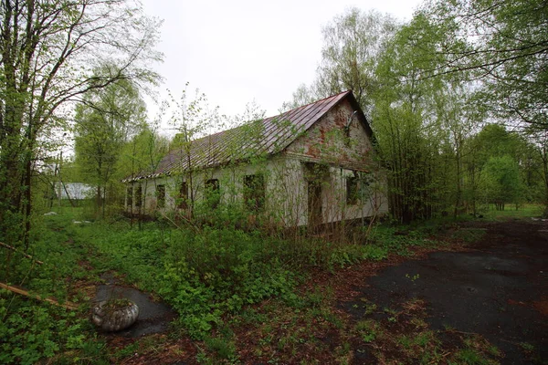 Terytorium Opuszczonego Ośrodka Rekreacyjnego — Zdjęcie stockowe