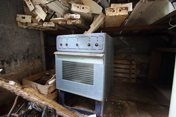 stove with an old model oven