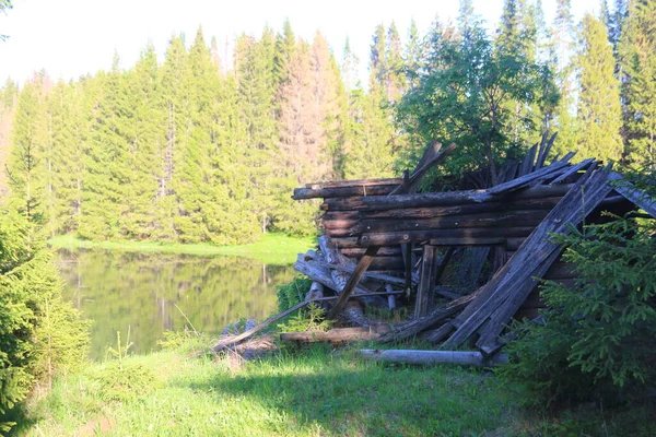Abbandonato Casa Legno Rovina Vicino Lago — Foto Stock