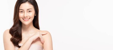 Güzel Asyalı kadın portresi. Cilt bakımlı ve sağlıklı..