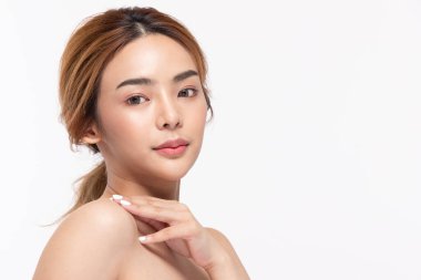 Güzel Asyalı kadın portresi. Cilt bakımlı ve sağlıklı..