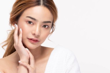 Güzel Asyalı kadın portresi. Cilt bakımlı ve sağlıklı..