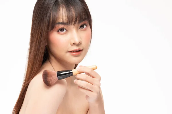 Belleza Mujer Asiática Sostener Maquillaje Cepillo Alegre Con Maquillaje Cepillo — Foto de Stock