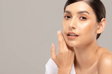 Güzel Asyalı kadın portresi. Cilt bakımlı ve sağlıklı..