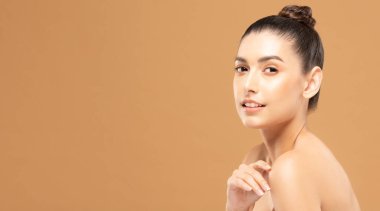 Güzel Asyalı kadın portresi. Cilt bakımlı ve sağlıklı..