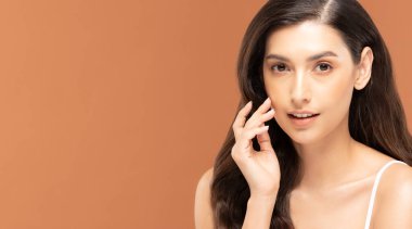 Güzel Asyalı kadın portresi. Cilt bakımlı ve sağlıklı..