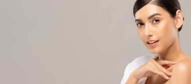 Güzel Asyalı kadın portresi. Cilt bakımlı ve sağlıklı..