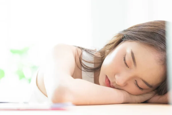 Asiatico Donne Dormire Dolce Sogno Bianco Letto Camera Letto — Foto Stock