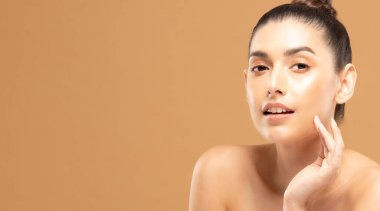 Güzel Asyalı kadın portresi. Cilt bakımlı ve sağlıklı..