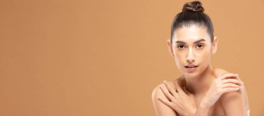 Güzel Asyalı kadın portresi. Cilt bakımlı ve sağlıklı..