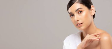 Güzel Asyalı kadın portresi. Cilt bakımlı ve sağlıklı..